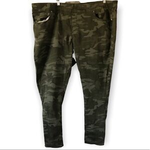 Levi’s camouflage print jeggings